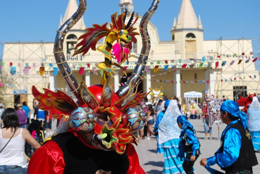 la imagen puede contener personas bailando en la fiesta de la tirana, celebracion religiosa de la region de tarapaca chile