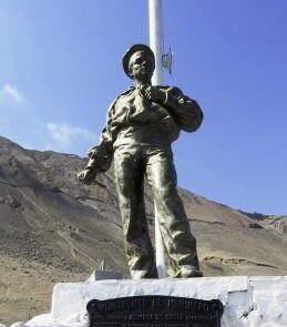 monumento marinero desconocido ciudad de iquique