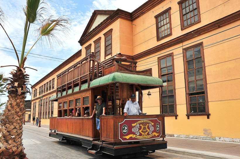 replica de ferrocarril en paseo baquedano ciudad de iquique chile