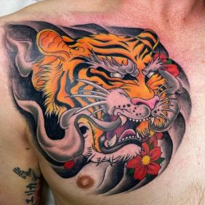 la imagen puede contener un tatuaje de un tigre oriental
