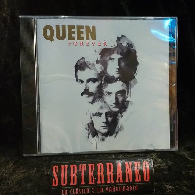 Tienda-de-musica-subterraneo-la-imagen-puede-contener-un-disco-de-musica-del-grupo-queen